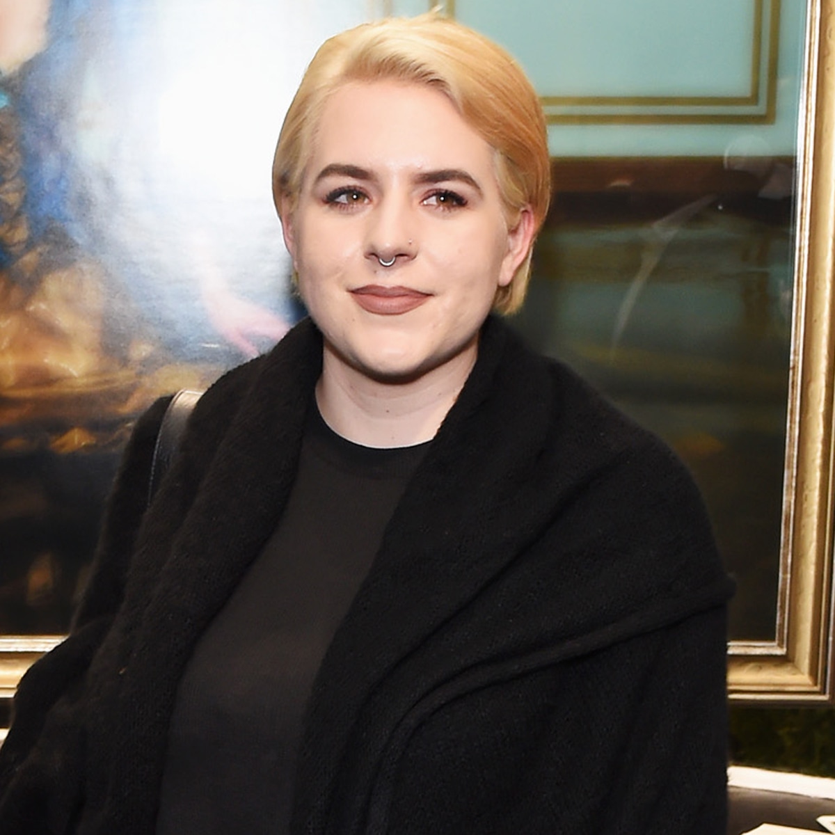 Tom Cruise Nicole Kidman S Daughter Bella Debuts Blue Hair In Selfie E Online Ap